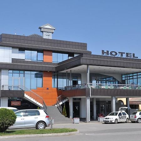 Hotel Kole Čačak Exterior foto